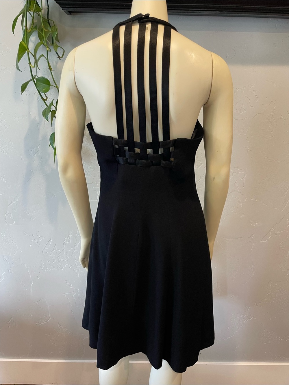 Vintage 90s RARE! Donna Ricco Strappy Back Halter mini Dress best fit size 6